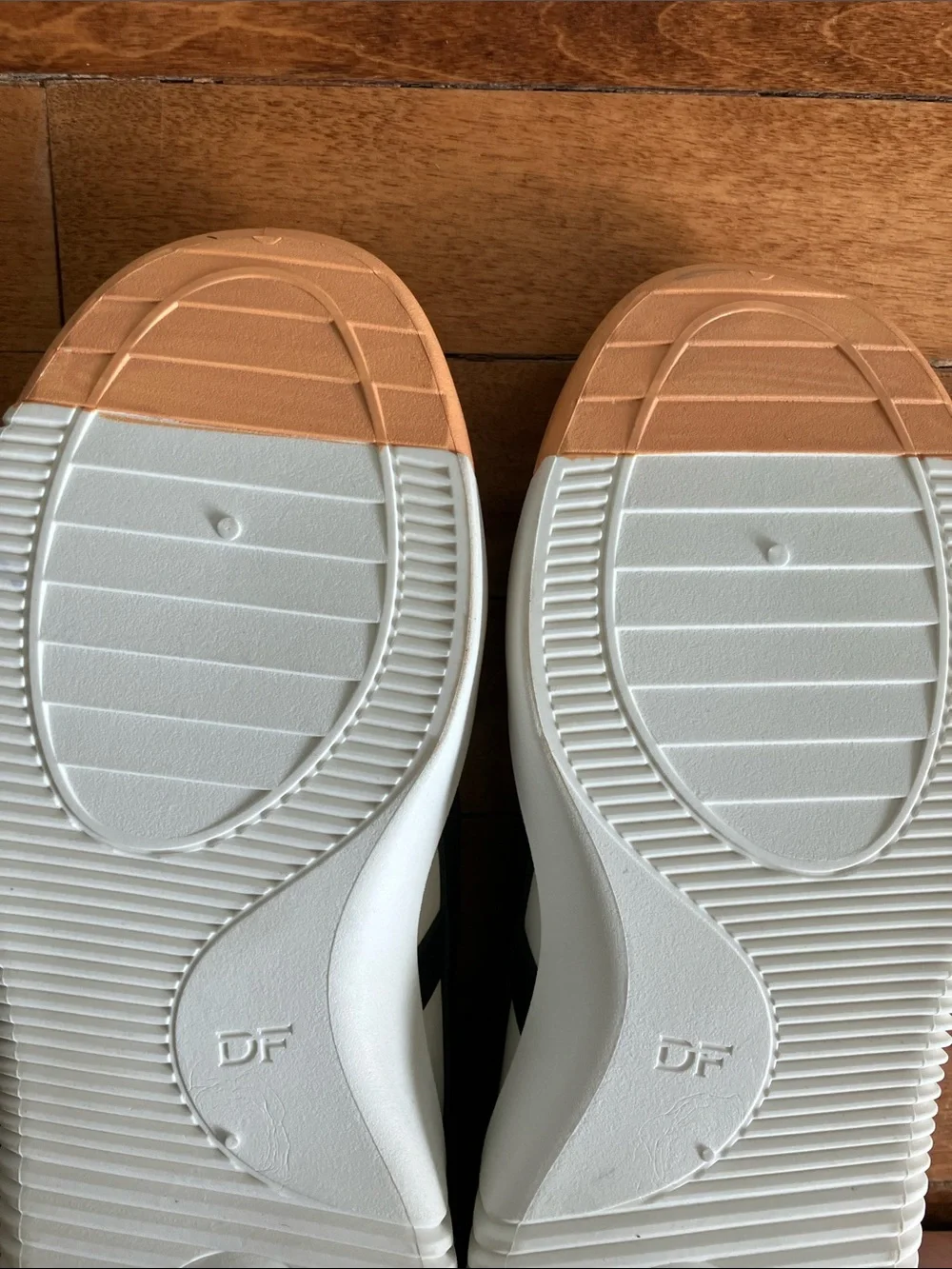 De Florance Retro Comfort Sneakers Womens 7.5 White Black Platform NWT
